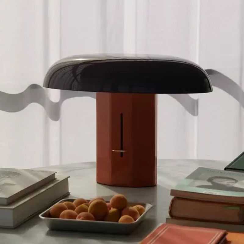 lampe champignon design sur table lecture