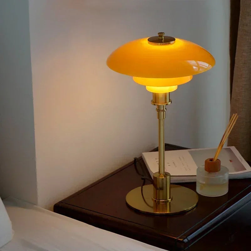 lampe champignon sur table de chevet
