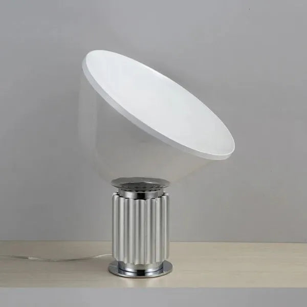 lampe de table led design argent
