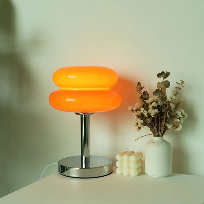lampe a poser orange allumer sur table