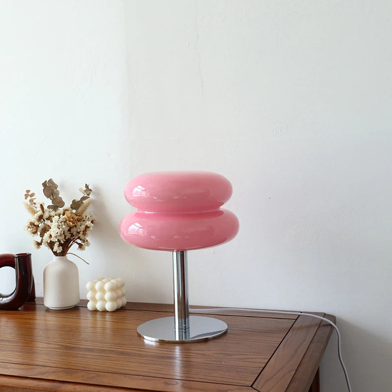 lampe a poser rose sur table