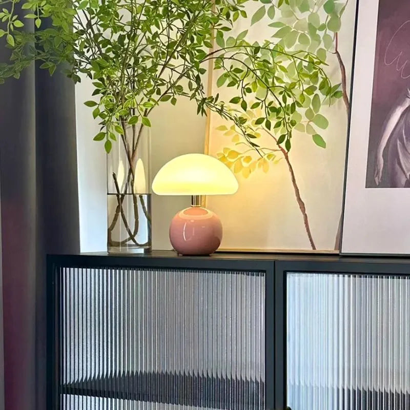 lampe champignon acrylique dans une entree
