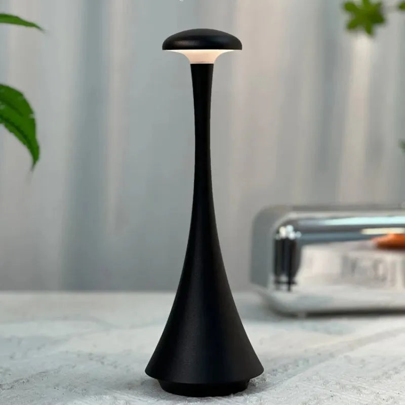 lampe champignon design epuree sur table