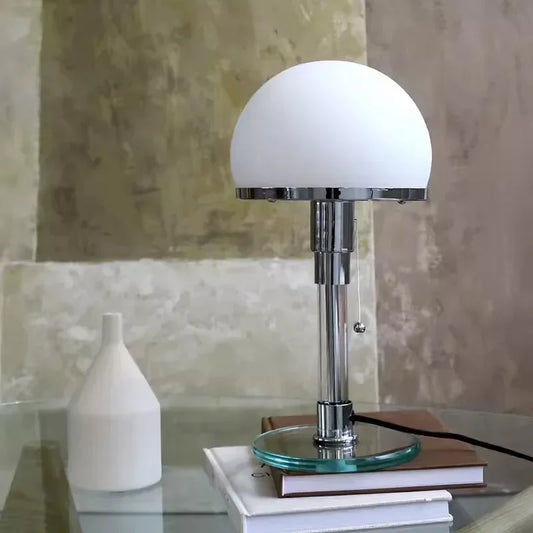 lampe champignon sur livre