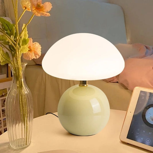 lampe champignon sur table chevet